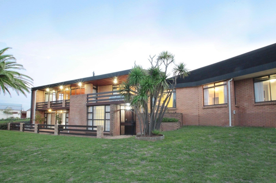 To Let 5 Bedroom Property for Rent in Welgemoed Western Cape